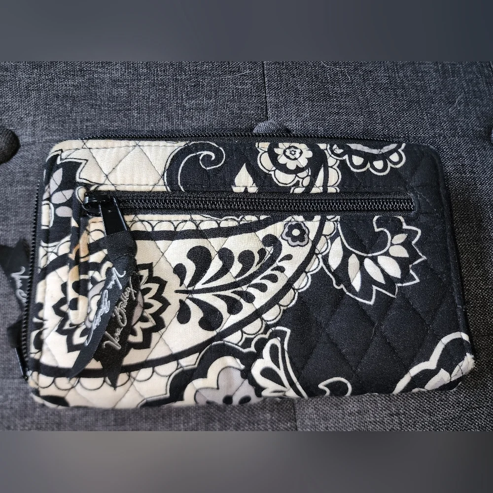 Preowned Vera Bradley black and white kisslock‎ wallet - Picture 6 of 14